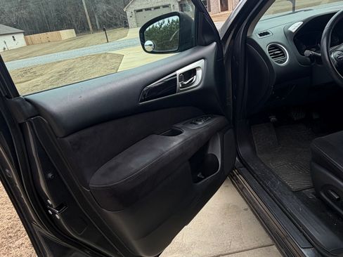 Used 2014 Nissan Pathfinder SV image 13