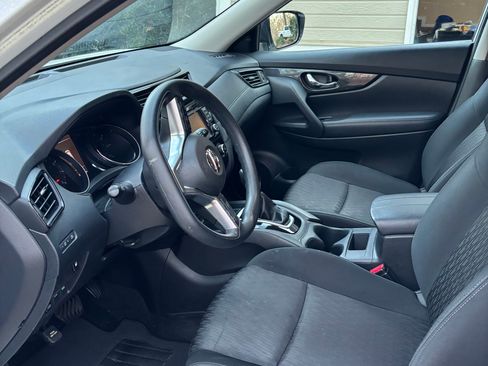 Used 2018 Nissan Rogue S image 6