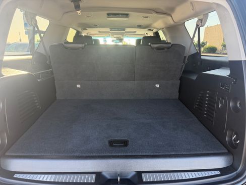 Used 2016 Chevrolet Suburban LTZ RWD image 18
