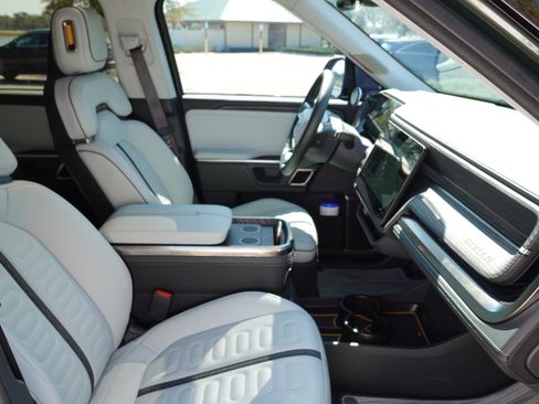 Used 2023 Rivian R1S Adventure image 17