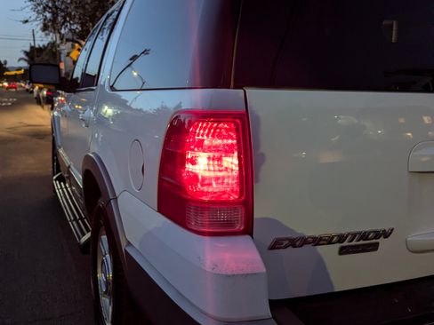 Used 2003 Ford Expedition Eddie Bauer image 29