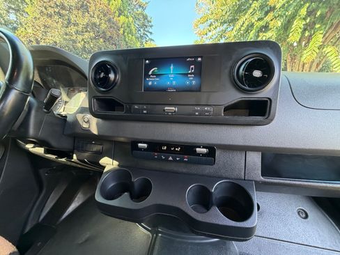 Used 2022 Mercedes-Benz Sprinter 1500 image 28