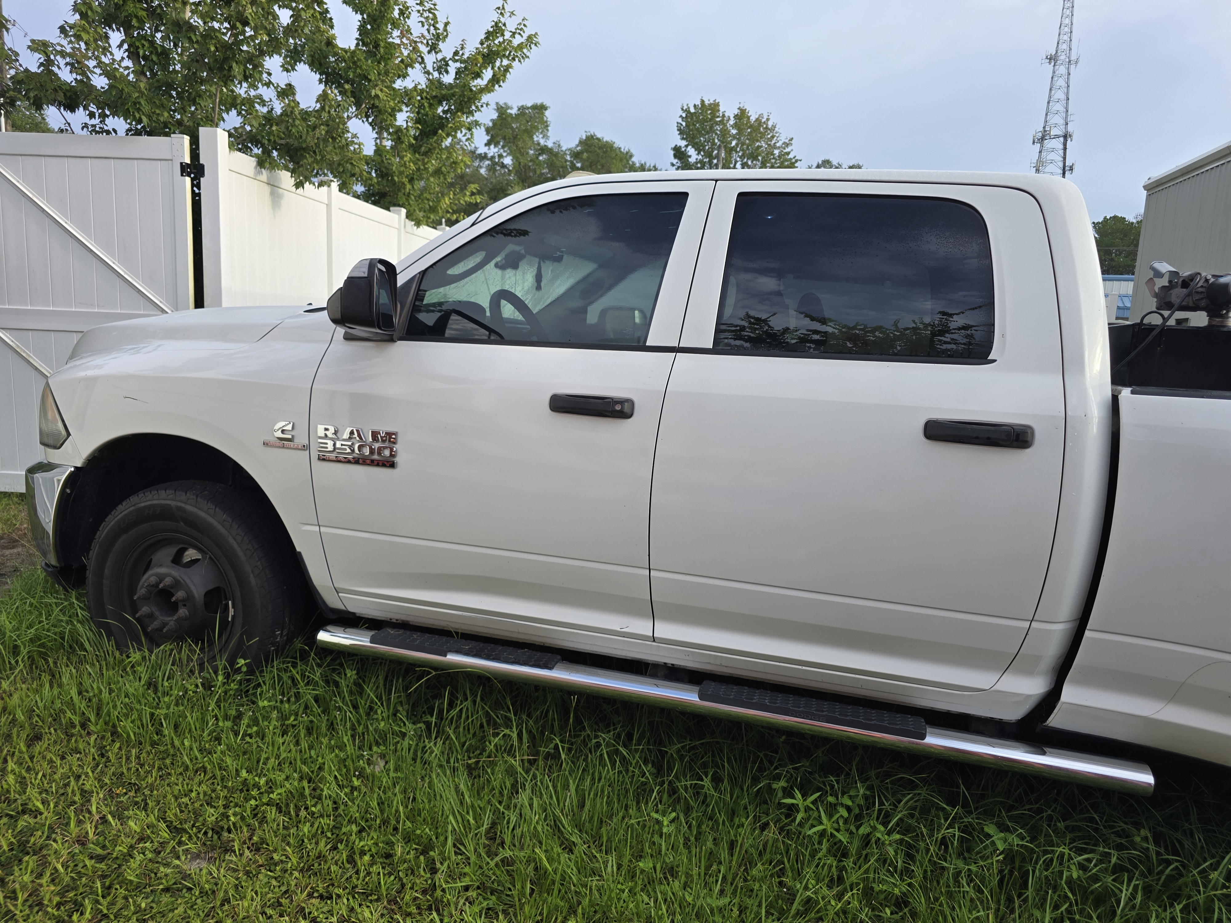 Used 2015 RAM 3500 Tradesman w/ Chrome Appearance Group RWD image 2