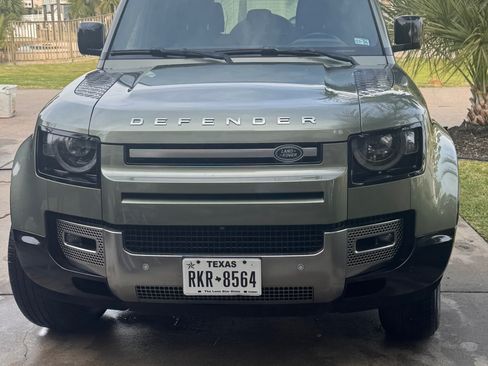 Used 2022 Land Rover Defender 110 S image 2