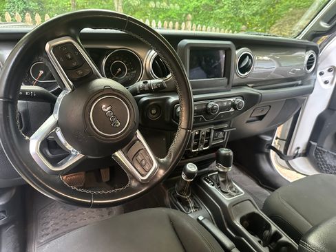 Used 2020 Jeep Wrangler Unlimited Sahara AWD/4WD image 10