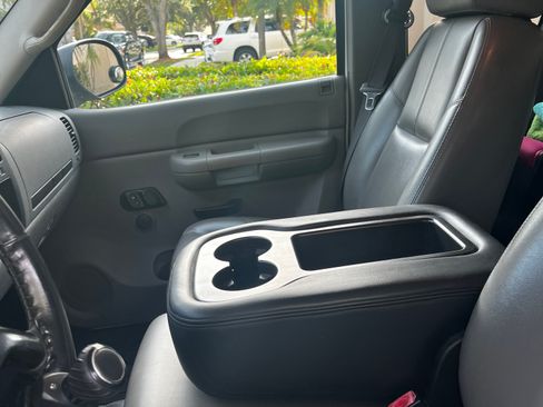 Used 2007 Chevrolet Silverado 1500 W/T w/ Towing Package image 8