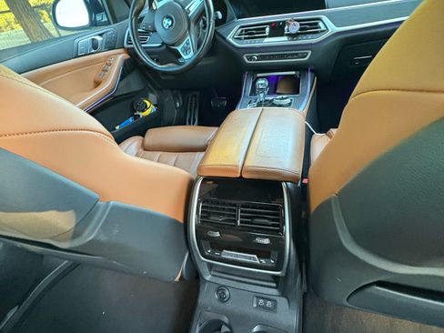 Used 2022 BMW X7 xDrive40i w/ M Sport Package AWD/4WD image 9