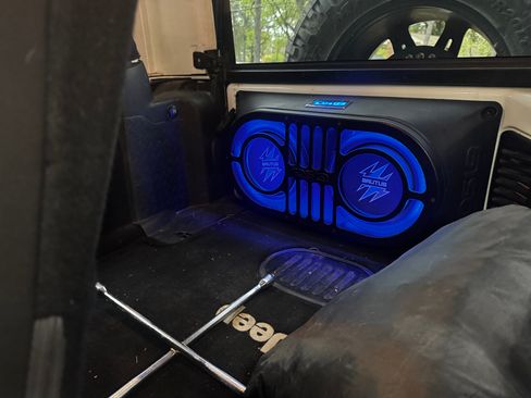 Used 2015 Jeep Wrangler Unlimited Sahara w/ Connectivity Group image 18