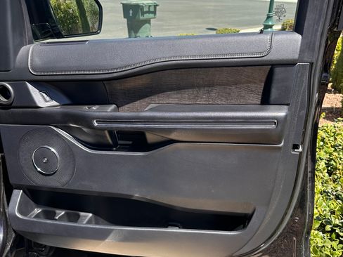 Used 2020 Ford Expedition Limited RWD image 27