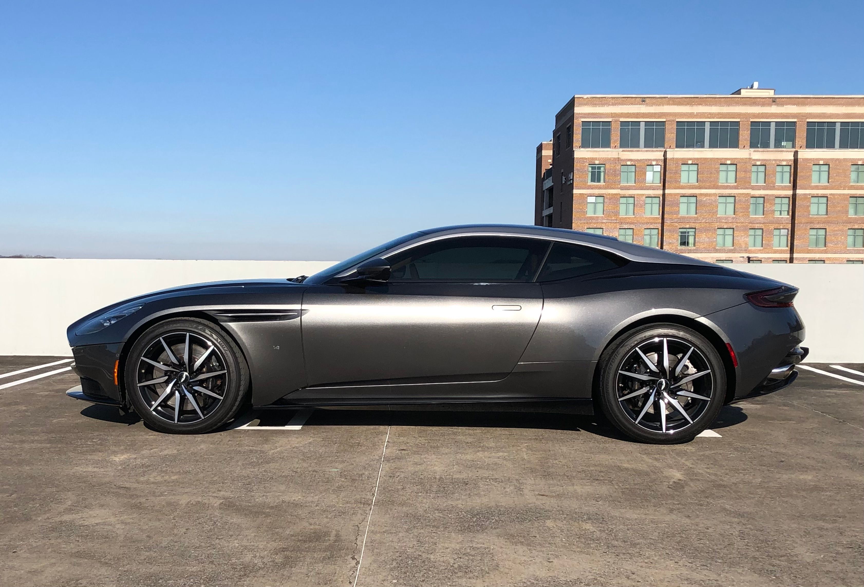 Used 2017 Aston Martin DB11 V12 RWD image 6