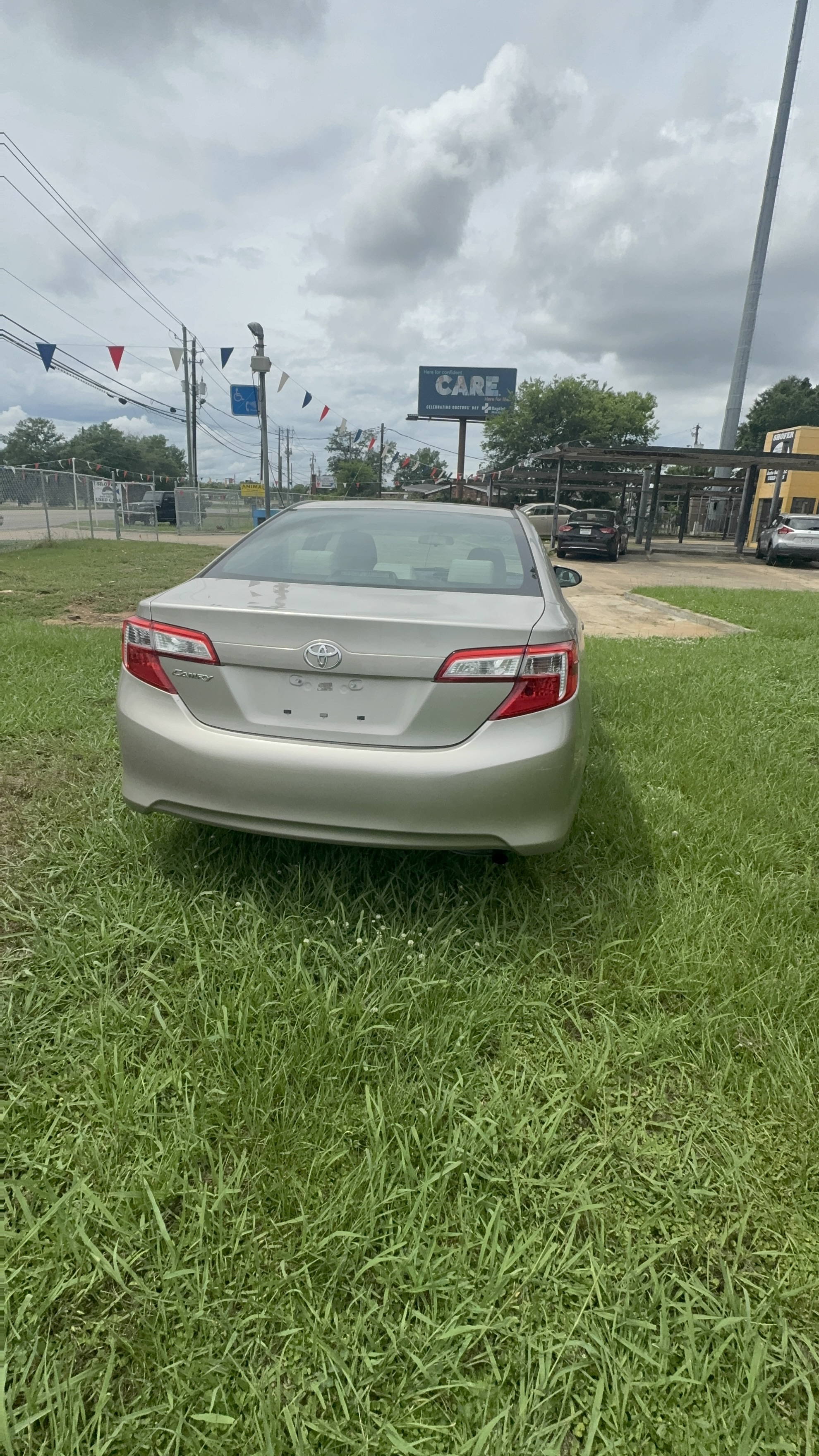 Used 2014 Toyota Camry FWD image 4