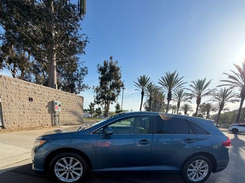 Used 2010 Toyota Venza image 1