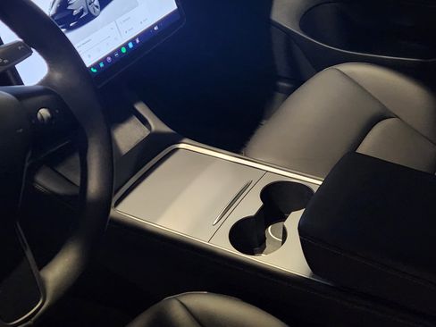 Used 2023 Tesla Model 3 Standard Range image 9