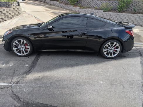 Used 2016 Hyundai Genesis Coupe 3.8 image 4