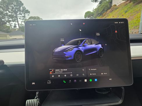 Used 2023 Tesla Model Y Performance image 10