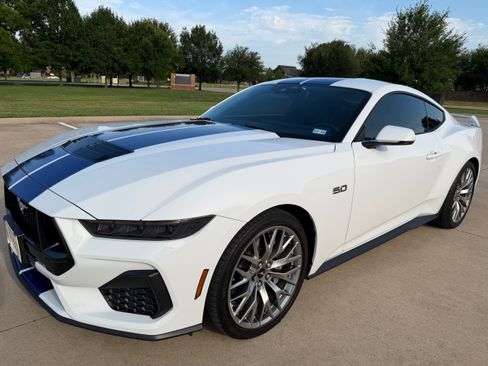 Used 2026 Ford Mustang GT Premium RWD image 2