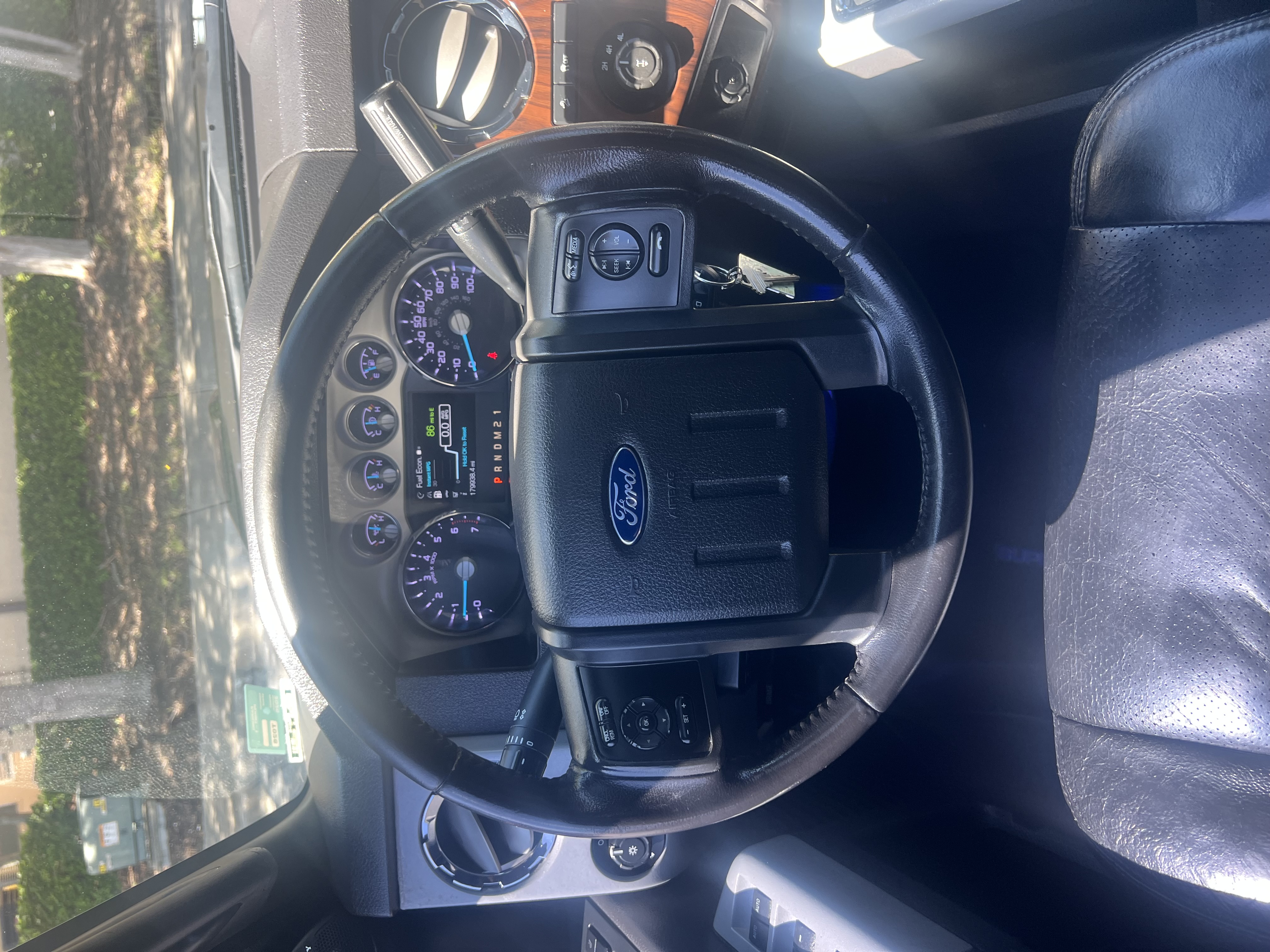 Used 2015 Ford F250 Lariat w/ Lariat Ultimate Package AWD/4WD image 25