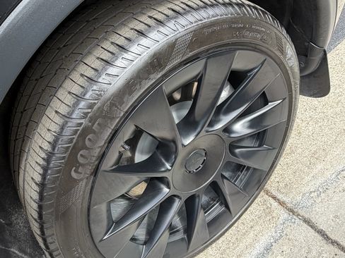 Used 2023 Tesla Model Y Long Range AWD/4WD image 12