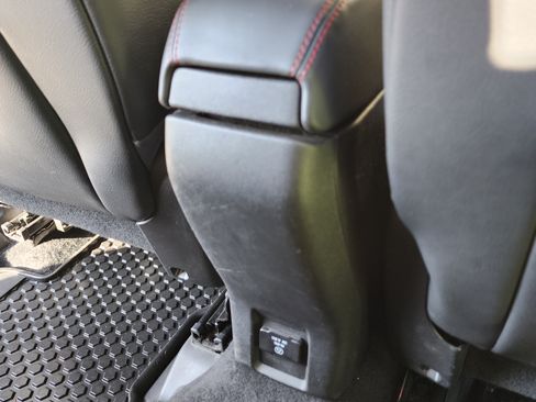 Used 2016 Jeep Renegade Trailhawk w/ Premium Trailhawk Package image 23