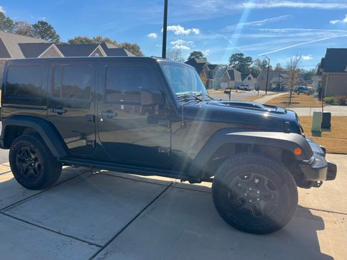 Used 2013 Jeep Wrangler Unlimited Sahara image 5