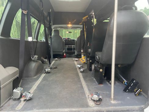 Used 2014 Ford E-250 and Econoline 250 Extended w/ Power Group image 9