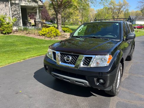Used 2016 Nissan Frontier SV AWD/4WD image 2