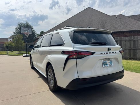 Used 2022 Toyota Sienna XLE FWD image 8