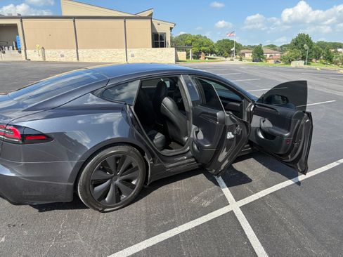 Used 2025 Tesla Model S AWD/4WD image 9