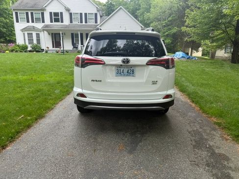 Used 2017 Toyota RAV4 XLE w/ All Weather Liner Package AWD/4WD image 8