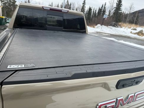 Used 2022 GMC Sierra 1500 AT4 w/ AT4 Preferred Package image 9