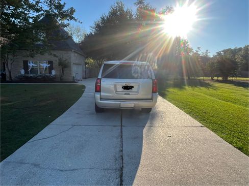 Used 2015 Chevrolet Suburban LTZ image 10