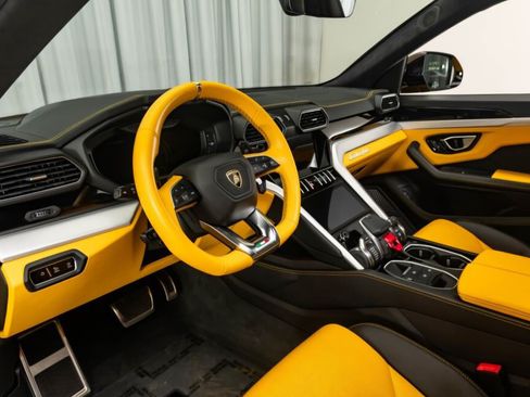 Used 2020 Lamborghini Urus AWD/4WD image 1