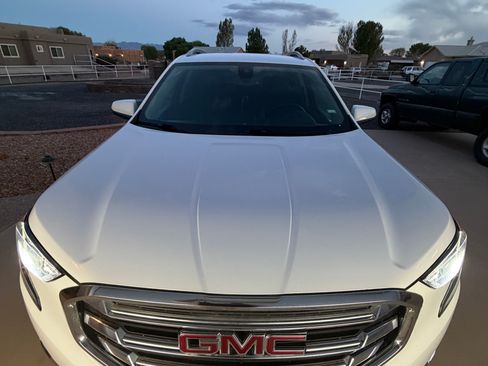 Used 2021 GMC Terrain SLT image 4