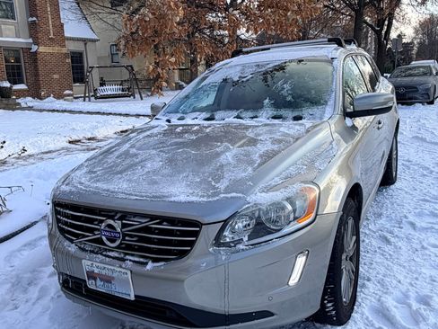 Used 2016 Volvo XC60 T6 w/ Proximity Package image 2