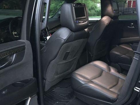 Used 2015 Cadillac Escalade Platinum image 5