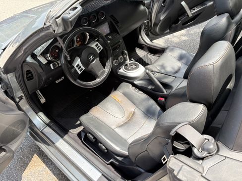 Used 2006 Nissan 350Z Touring RWD image 4