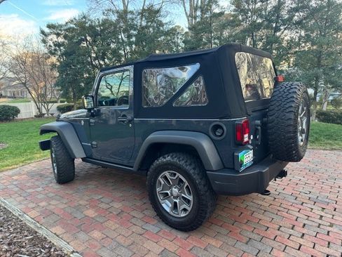 Used 2017 Jeep Wrangler Rubicon w/ Power Convenience Group image 4