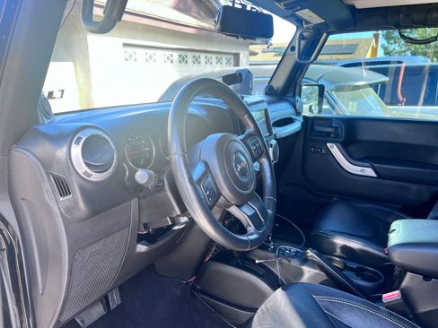 Used 2013 Jeep Wrangler Unlimited Sahara AWD/4WD image 12