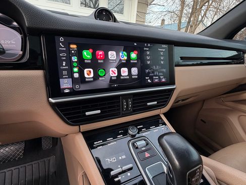 Used 2020 Porsche Cayenne image 13