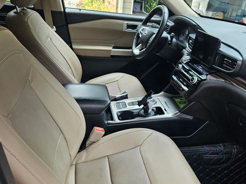 Used 2021 Ford Explorer Limited w/ Equipment Group 301A image 4