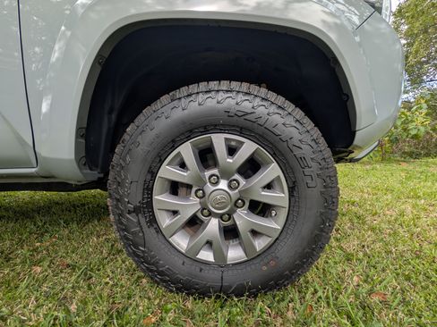 Used 2019 Toyota Tacoma SR5 image 11