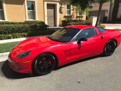 Used 2007 Chevrolet Corvette Coupe w/ Preferred Equipment Group RWD image 1