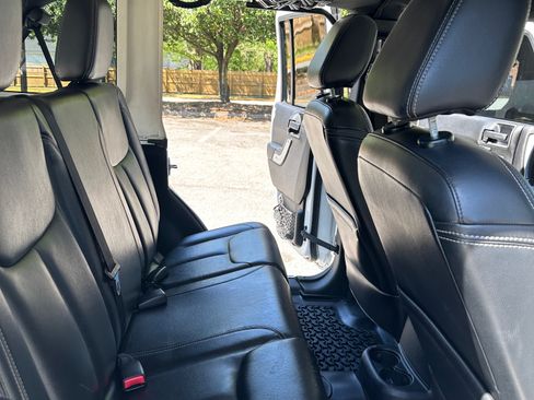 Used 2013 Jeep Wrangler Unlimited Sahara AWD/4WD image 16