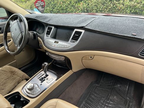 Used 2011 Hyundai Genesis 4.6 image 12