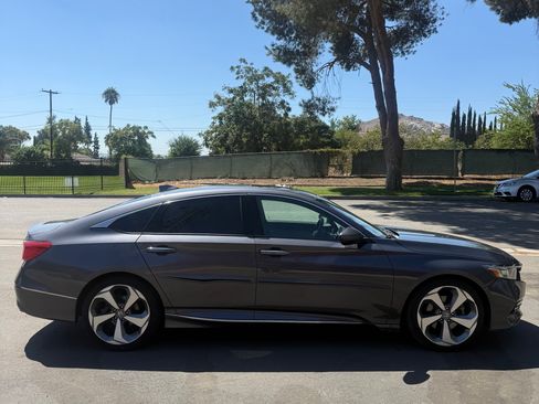Used 2018 Honda Accord Touring image 4