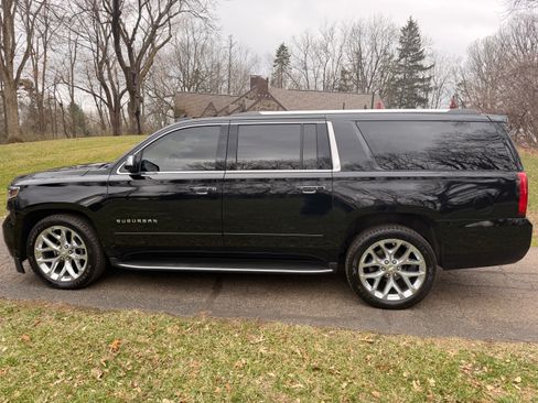 Used 2018 Chevrolet Suburban Premier image 2