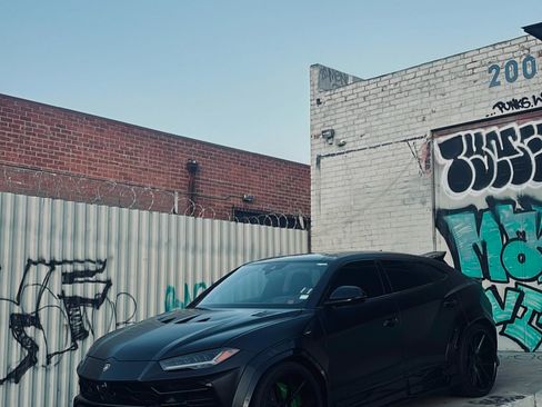 Used 2021 Lamborghini Urus image 13