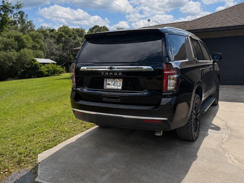 Used 2021 Chevrolet Tahoe LT w/ LT Signature Package AWD/4WD image 2