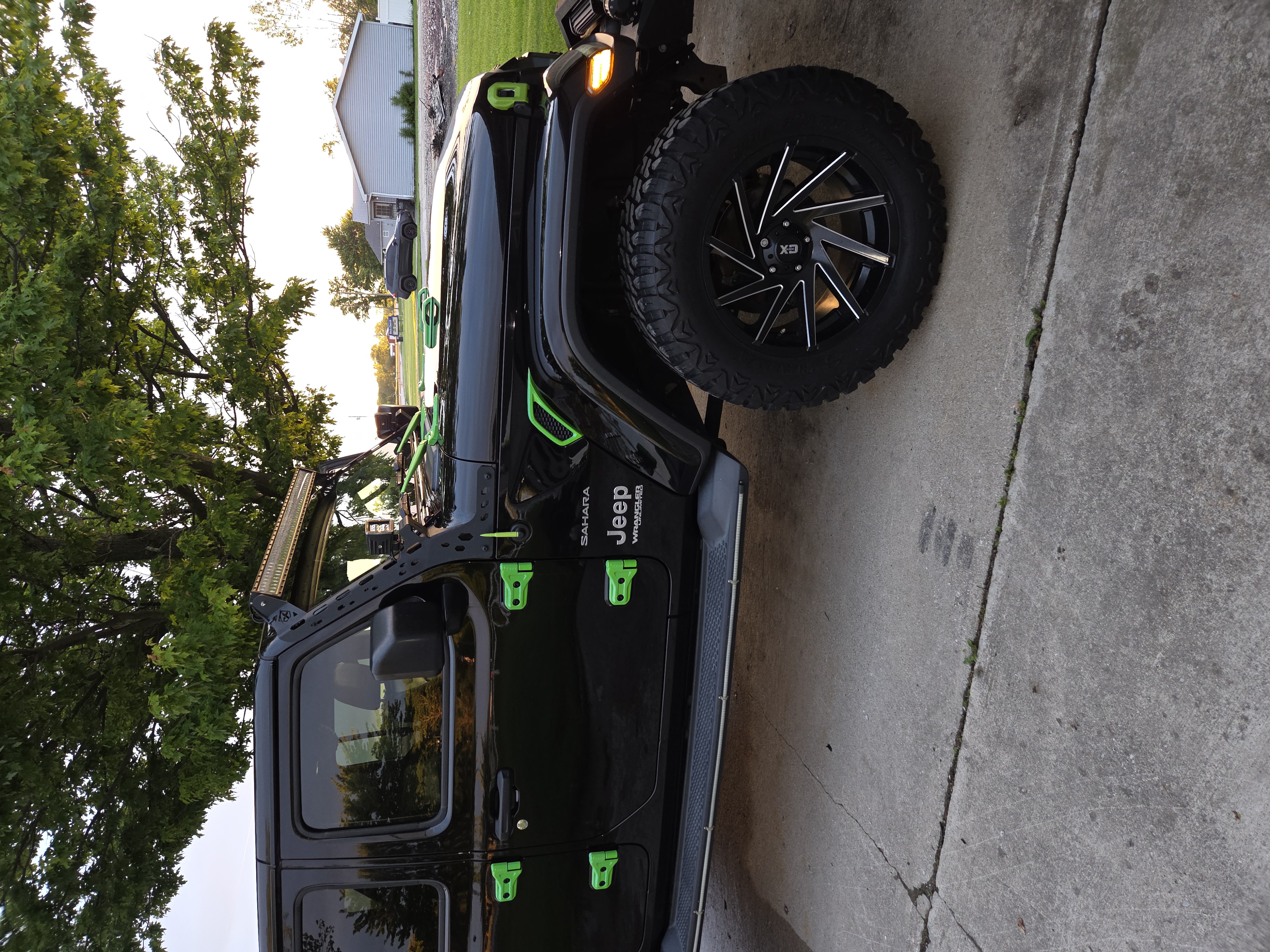 Used 2018 Jeep Wrangler Unlimited Sahara AWD/4WD image 6
