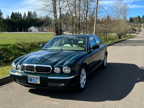 Used 2004 Jaguar XJ8 image 23